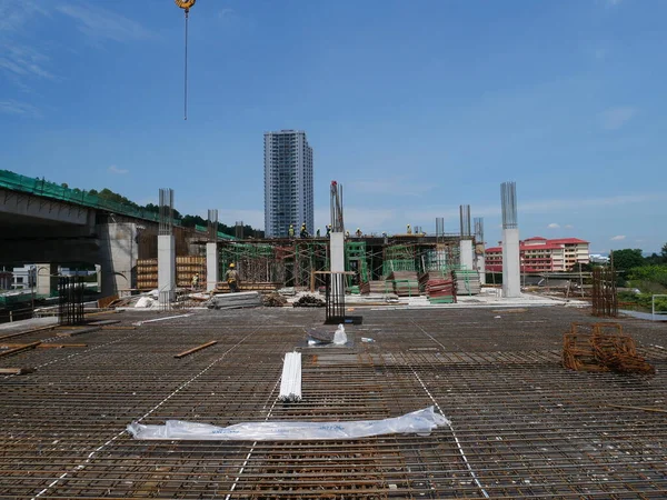 Selangor Malaysia April 2021 Строители Работают Строительной Площадке Обязаны Носить — стоковое фото