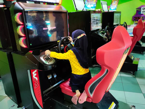 Kuala Lumpur Malaysia Temmuz 2021 Kapalı Oyun Makineleri Tasarlanmış Müşterileri — Stok fotoğraf