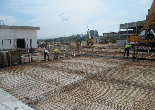 Malacca Malasia Enero 2017 Trabajadores Construcción Instalan Fabrican Barras Refuerzo —  Fotos de Stock