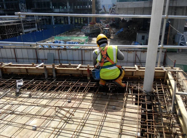 Malacca Malaysia January 2017 Construction Workers Install Fabricating Floor Slab — Stock Photo, Image