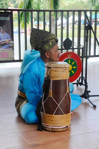 Selangor Malaysia Dicembre 2016 Uomo Gioca Gendang Gendang Musica Tradizionale — Foto Stock