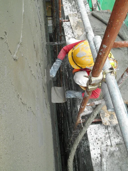 Jasin Malaysia Janeiro 2017 Trabalhadores Construção Civil Rebocando Parede Viga — Fotografia de Stock