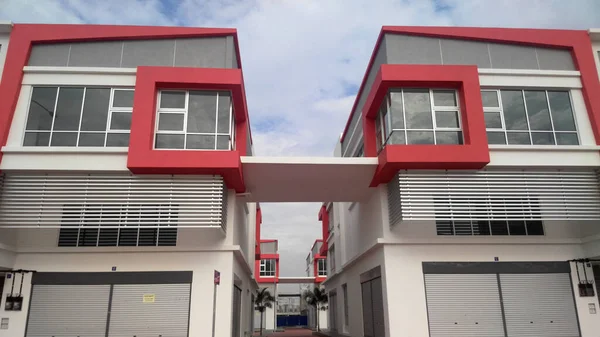 Seremban, Malezya - 25 Ocak 2017: 2 katlı teras mağazası Seremban, Malezya 'da hazır. Çağdaş modern tasarım bu perade için geçerlidir. 