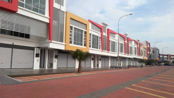 Seremban, Malezya - 25 Ocak 2017: 2 katlı teras mağazası Seremban, Malezya 'da hazır. Çağdaş modern tasarım bu perade için geçerlidir. 
