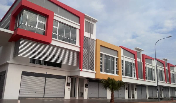 Seremban, Malezya - 25 Ocak 2017: 2 katlı teras mağazası Seremban, Malezya 'da hazır. Çağdaş modern tasarım bu perade için geçerlidir. 