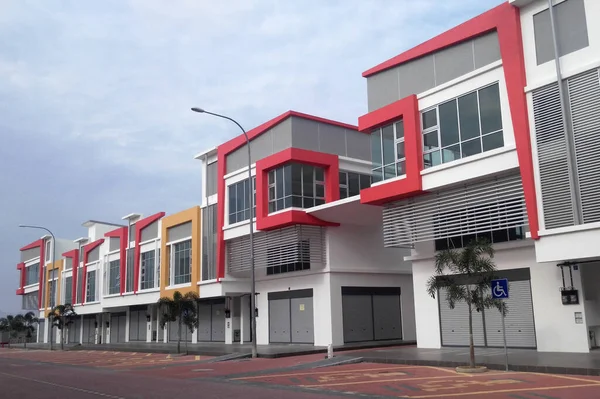 Seremban, Malezya - 25 Ocak 2017: 2 katlı teras mağazası Seremban, Malezya 'da hazır. Çağdaş modern tasarım bu perade için geçerlidir. 