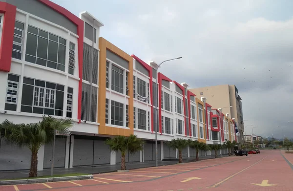 Seremban, Malezya - 25 Ocak 2017: 2 katlı teras mağazası Seremban, Malezya 'da hazır. Çağdaş modern tasarım bu perade için geçerlidir. 