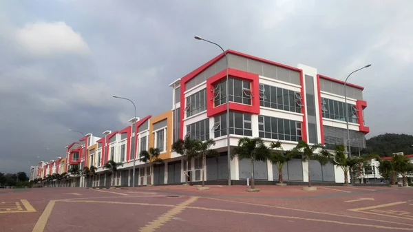 Seremban, Malezya - 25 Ocak 2017: 2 katlı teras mağazası Seremban, Malezya 'da hazır. Çağdaş modern tasarım bu perade için geçerlidir. 