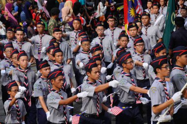 SEREMBAN, MALAYSIA -31 AĞUSTOS 2016: Malezya, Malezya 'da düzenlenen ulusal gün kutlamaları sırasında gençlik gözcüsü yürüyüş yapıyordu. 