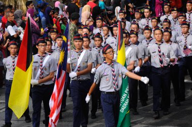 SEREMBAN, MALAYSIA -31 AĞUSTOS 2016: Malezya, Malezya 'da düzenlenen ulusal gün kutlamaları sırasında gençlik gözcüsü yürüyüş yapıyordu. 