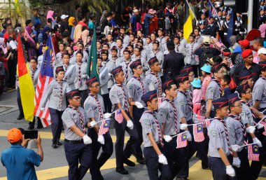 SEREMBAN, MALAYSIA -31 AĞUSTOS 2016: Malezya, Malezya 'da düzenlenen ulusal gün kutlamaları sırasında gençlik gözcüsü yürüyüş yapıyordu. 