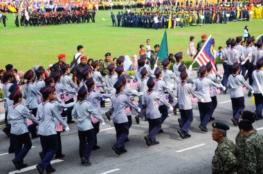 SEREMBAN, MALAYSIA -31 AĞUSTOS 2016: Malezya, Malezya 'da düzenlenen ulusal gün kutlamaları sırasında gençlik gözcüsü yürüyüş yapıyordu. 