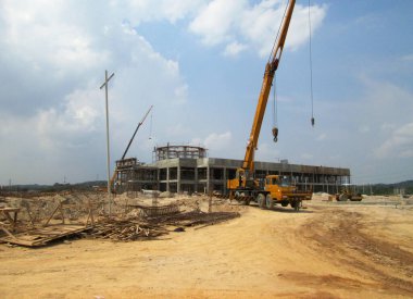 CYBERJAYA, MALAYSIA - EPTEMBER 10 Eylül 2013: Gündüzün erken saatlerinde inşaat alanı. Hala devam eden bir toprak parçası. 