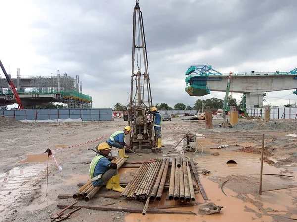 Malacca Malasia Febrero 2015 Trabajadores Construcción Que Manejan Máquina Investigación — Foto de Stock