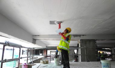Selangor, Malezya-03 Eylül 2016: Site çalışanları recessed yağsız kat işini inşaat sahasında yapıyorsunuz. 