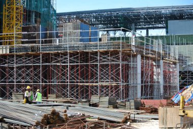 KEDAH, MALAYSIA -AUGust 05, 2016: İnşaat alanında platform, form ve yapı desteklemek için geçici yapı olarak kullanılan yapı. Ayrıca işçiler için yürüme platformu olarak kullanıldı.. 
