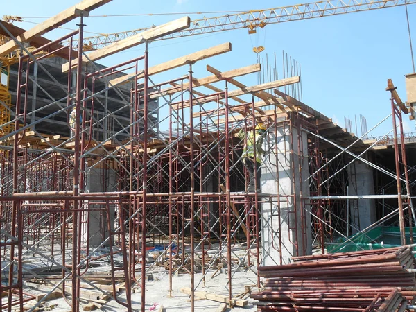 Kedah Malaysia 2016年8月5日 建設現場のプラットフォーム フォームワーク 構造をサポートするための一時的な構造物として使用される足場 労働者の歩行プラットフォームとしても使用された — ストック写真