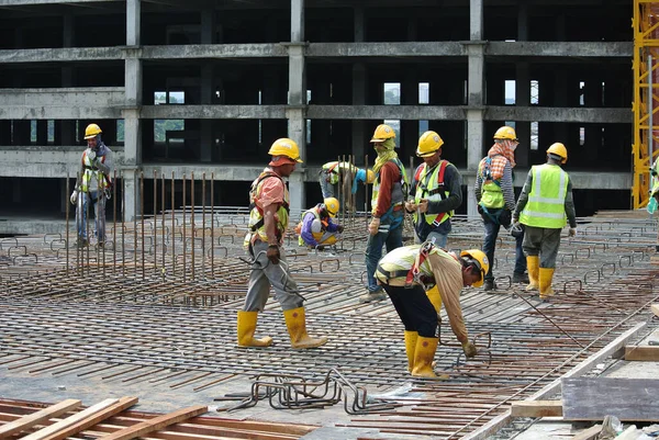 Malacca Malaysia Septembro 2016 Trabalhadores Construção Civil Que Fabricam Barras — Fotografia de Stock