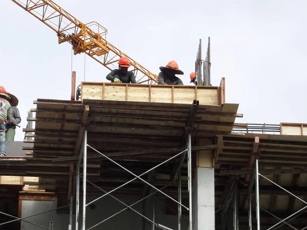 Selangor Malaysia April 2021 Group Construction Workers Working Construction Site — Foto de Stock