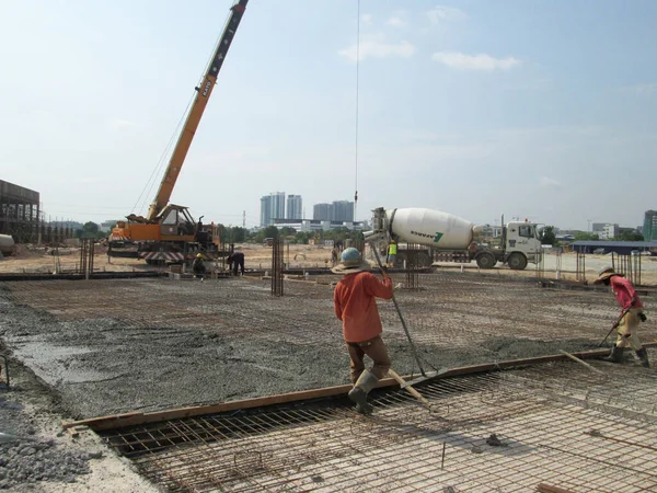 Selangor Malaysia April 2021 Eine Gruppe Von Bauarbeitern Arbeitet Auf — Stockfoto