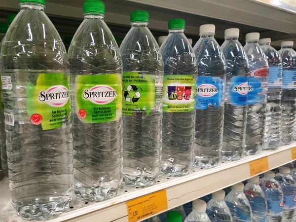 Kuala Lumpur Malaysia April 2022 Mineral Water Packaged Plastic Bottles — стоковое фото