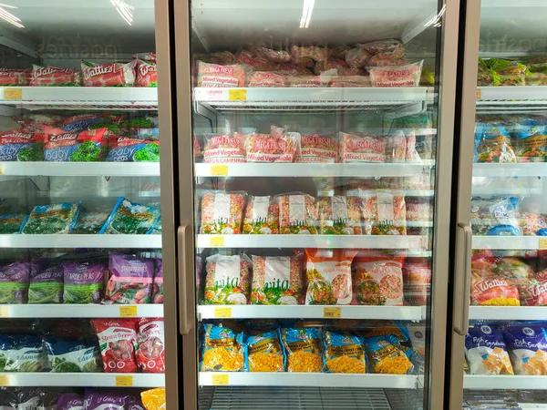 Selangor Malasia Marzo 2022 Pasteles Alimentos Congelados Refrigerador Expuesto Venta —  Fotos de Stock