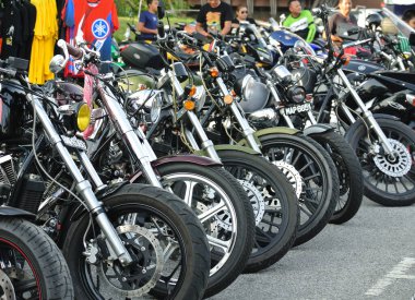 Port Dickson, Malezya-04 Eylül 2016: Grup büyük bisiklet ve superbike motosiklet otopark.   