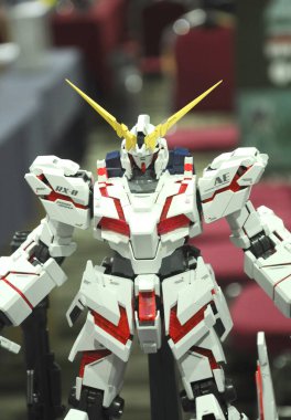 SEREMBAN, MALAYSIA -ECTOBER 9, 2016: Mobil Kostüm Gundam plastik model ve oyuncaklara odaklandı. Bandai 'nin kurgusal Gundam evreninin karakterleri..