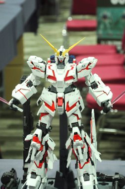 SEREMBAN, MALAYSIA -ECTOBER 9, 2016: Mobil Kostüm Gundam plastik model ve oyuncaklara odaklandı. Bandai 'nin kurgusal Gundam evreninin karakterleri..