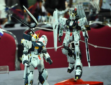 SEREMBAN, MALAYSIA -ECTOBER 9, 2016: Mobil Kostüm Gundam plastik model ve oyuncaklara odaklandı. Bandai 'nin kurgusal Gundam evreninin karakterleri..