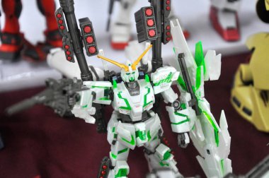 SEREMBAN, MALAYSIA -ECTOBER 9, 2016: Mobil Kostüm Gundam plastik model ve oyuncaklara odaklandı. Bandai 'nin kurgusal Gundam evreninin karakterleri..