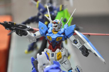 SEREMBAN, MALAYSIA -ECTOBER 9, 2016: Mobil Kostüm Gundam plastik model ve oyuncaklara odaklandı. Bandai 'nin kurgusal Gundam evreninin karakterleri..