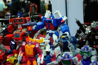 SEREMBAN, Malezya -9 Ekim 2016: Transformers plastik model ve oyuncaklar. Hasbro 'nun kurgusal Transformers çizgi filmindeki karakterler..