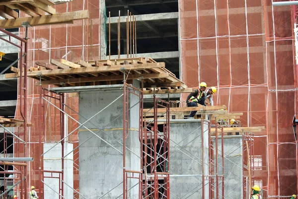 Malacca Malaysia Ιουλιου 2016 Κατασκευαστές Ξύλινων Κατασκευών Στο Εργοτάξιο Της — Φωτογραφία Αρχείου