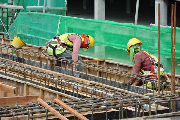 Malacca Malaysia July 2016 Pekerja Konstruksi Fabrikasi Bentuk Kayu Bekerja — Stok Foto