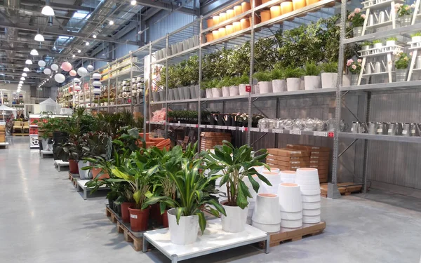 KUALA LUMPUR, MALAYSIA - 25 Eylül 2016: IKEA Kuala Lumpur Mağazasının İçi. IKEA, 1943 yılında İsveç 'te kurulan dünyanın en büyük mobilya perakendecisi.