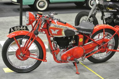 SERDANG, MALAYSIA -29 Mayıs 2016: Açık alanda klasik motosiklet parkının özel ve çeşitli modelleri. Halkın dikkatini çekiyor.. 