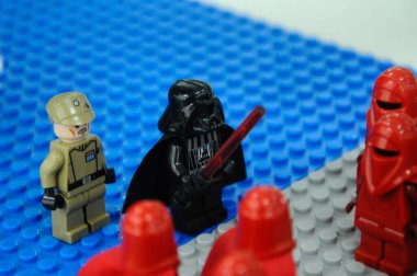SEREMBAN, MALAYSIA -ECTOBER 9 Ekim 2016: Darth Vader ve Fırtına Birlikleri Ordusu 'nun aksiyon figürleri, Star Wars bayilik filmlerinde rol alıyor. Aksiyon figürleri LEGO tuğlalarından yapıldı.  