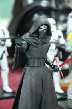 SERDANG, MALAYSIA -EKİM 09, 2016: Kylo Ren 'in aksiyon figürü. Star Wars serisindeki karanlık savaşçı karakter. Güç 'te güçlü. Kylo Ren Birinci Düzen görevine komuta ediyor.. 