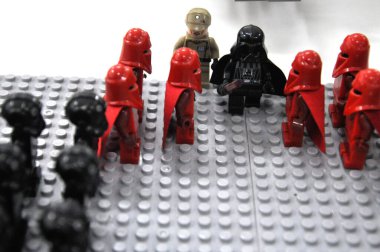SEREMBAN, MALAYSIA -ECTOBER 9 Ekim 2016: Darth Vader ve Fırtına Birlikleri Ordusu 'nun aksiyon figürleri, Star Wars bayilik filmlerinde rol alıyor. Aksiyon figürleri LEGO tuğlalarından yapıldı.  