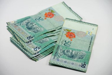 JOHOR, MALAYSIA - MAYIS 02, 2016: Beyaz arkaplanda izole edilmiş RM50 notaları 