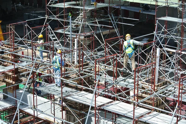 Perak Malaysia April 2016 Bauarbeiter Tragen Sicherheitsgurte Und Montieren Gerüste — Stockfoto