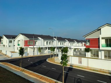 SELANGOR, MALAYSIA -MAYIS 2, 2022: Malezya 'da yapım aşamasında olan yeni çift katlı teras evine odaklandı. İnşaat neredeyse tamamlandı ve neredeyse işgal edilmeye hazır..