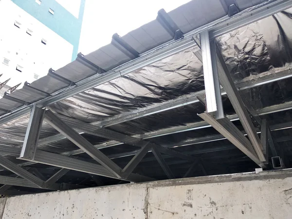 Selangor Malaysia June 2021 Construction Workers Install Trusses Roofing Sheets — Foto Stock