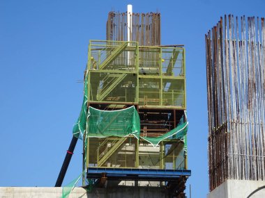 MELAKA, MALAYSIA -JULY 4, 2022: Installation of temporary scaffolding for the construction of tall concrete structures. Safety factors are prioritized to prevent accidents to workers and the public.