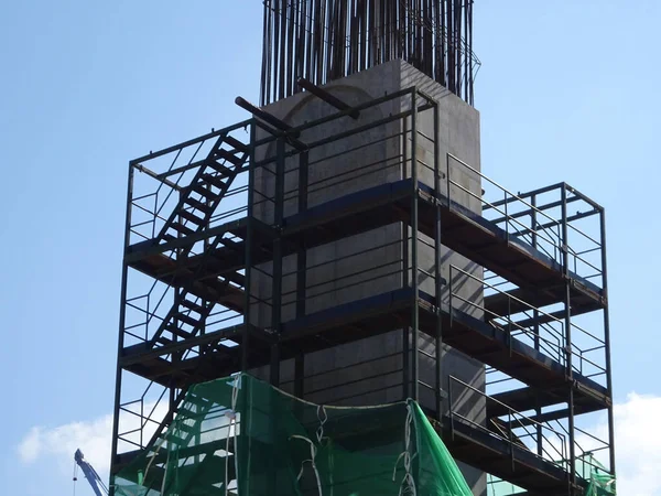 Melaka Malaysia July 2022 Installation Temporary Scaffolding Construction Tall Concrete — Stok fotoğraf