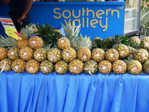 Pineapples Have Been Picked Displayed Sale Pineapples Tropical Fruits Pineapple — Stockfoto
