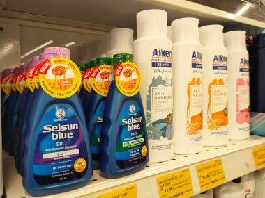 SELANGOR, MALAYSIA -JUNE 6, 2022: Selected focused on the hair shampoo in plastic bottle packaging, on display for sale on the shelves in the supermarket. Tagged with the price tag.