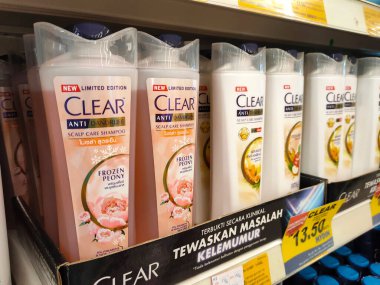 SELANGOR, MALAYSIA -JUNE 6, 2022: Selected focused on the hair shampoo in plastic bottle packaging, on display for sale on the shelves in the supermarket. Tagged with the price tag.