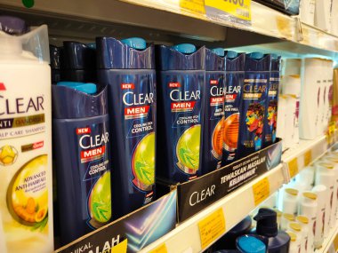 SELANGOR, MALAYSIA -JUNE 6, 2022: Selected focused on the hair shampoo in plastic bottle packaging, on display for sale on the shelves in the supermarket. Tagged with the price tag.